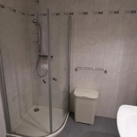 Apartamento Schoene 3-zimmer Erdgeschosswohnung Am Bergpark,unesco,therme,train, Wilhelmshoeher Allee 329
