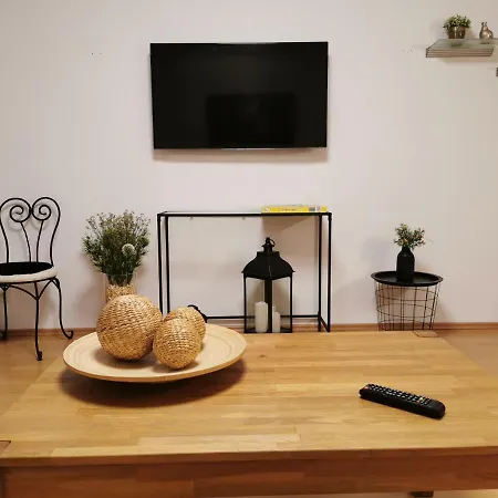Schoene 3-zimmer Erdgeschosswohnung Am Bergpark,unesco,therme,train, Wilhelmshoeher Allee 329 Apartamento *